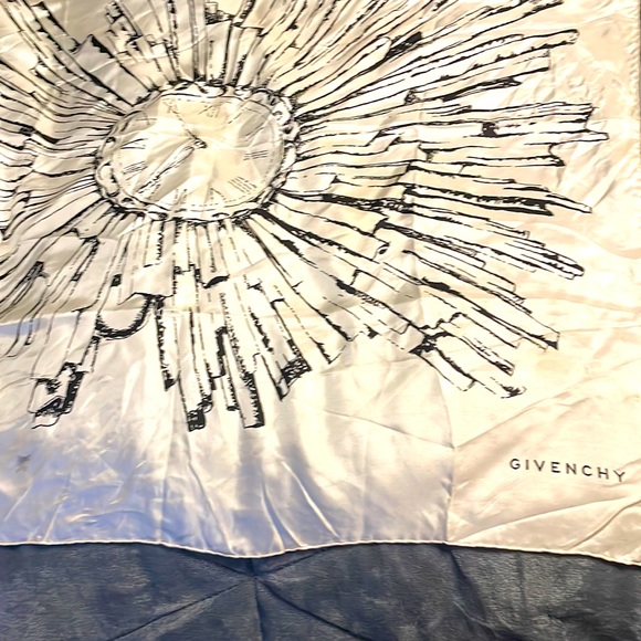 Givenchy scarf - Picture 1 of 2
